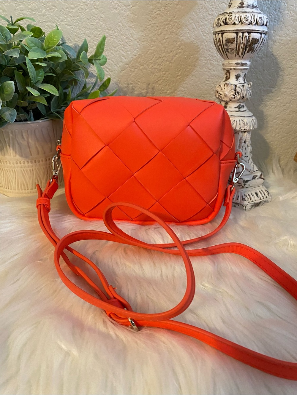 a new day Woven Crossbody Bag - Hot Pink